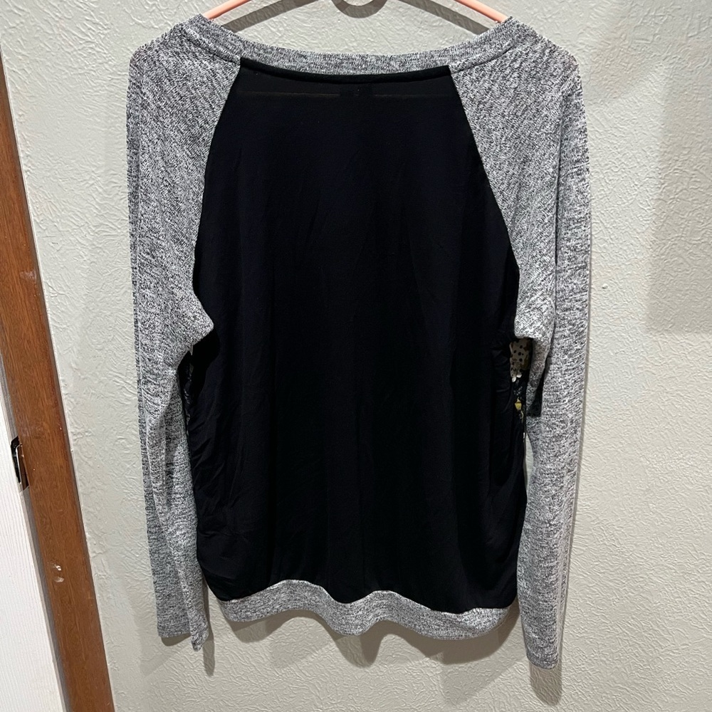 Kut from the Kloth Floral Top Size XL EUC - Picture 2 of 3